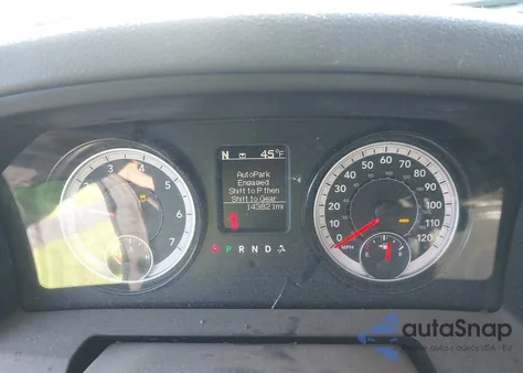 2018 Ram 1500 Express 4X4 6'4 Box z USA, uszkodzony, nr VIN 1C6RR7FT5JS124527